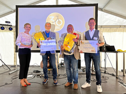 30-jahre-Eurobike-Jubilaeumsfest-Verena-Sonnenberg-und-Thomas-Schmid-ehren-Firmengruender-Herbert-Wuertinger-und-Walter-Schmid.jpg